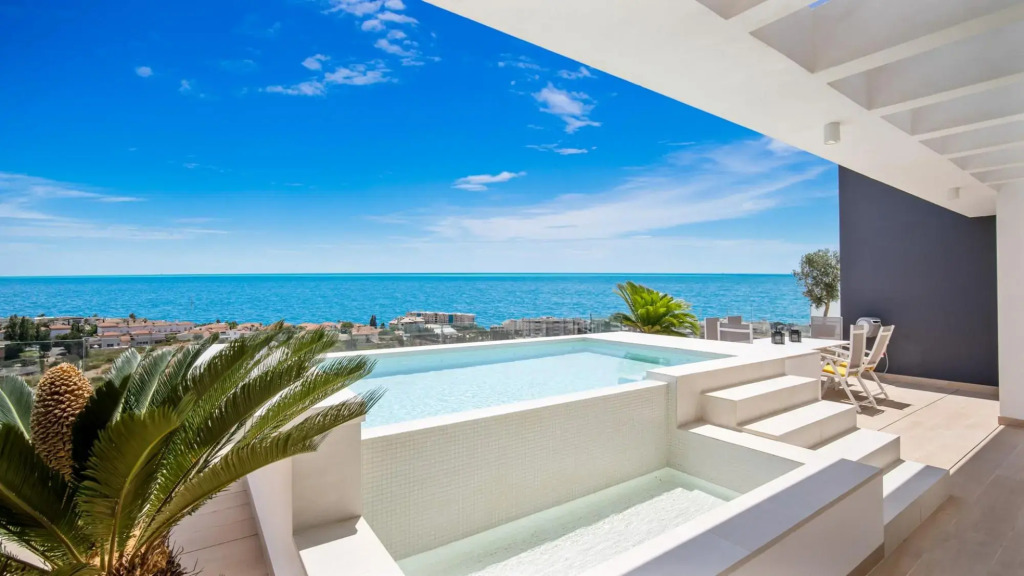 Yara In Fuengirola With 3 Bedrooms And 2 Bathrooms