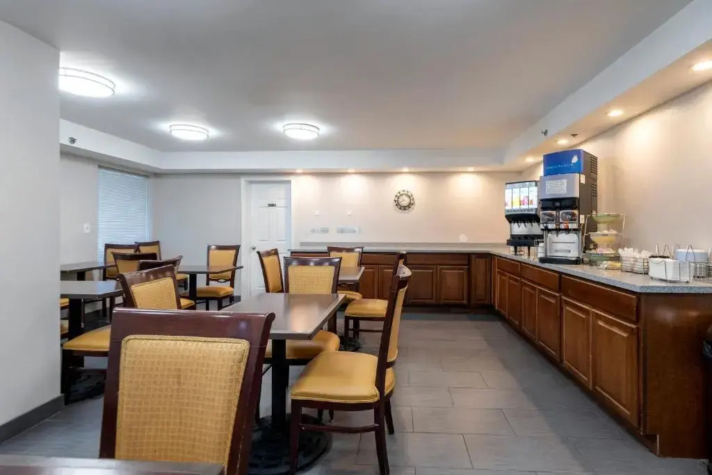 HomeTown Inn by Red Roof East Syracuse