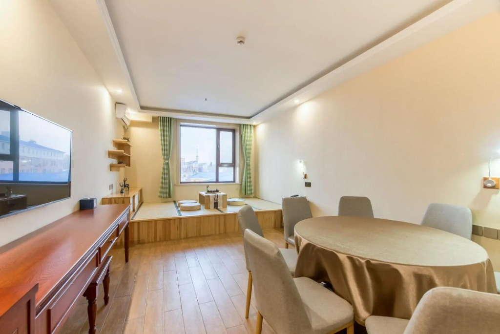 EES Holiday Inn