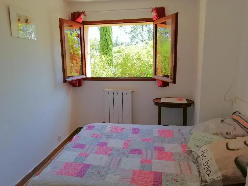 T2 36 m2, RdC de villa, clim, gd jardin clos, animx ok, quartier Mt Faron très calme, wifi, parking