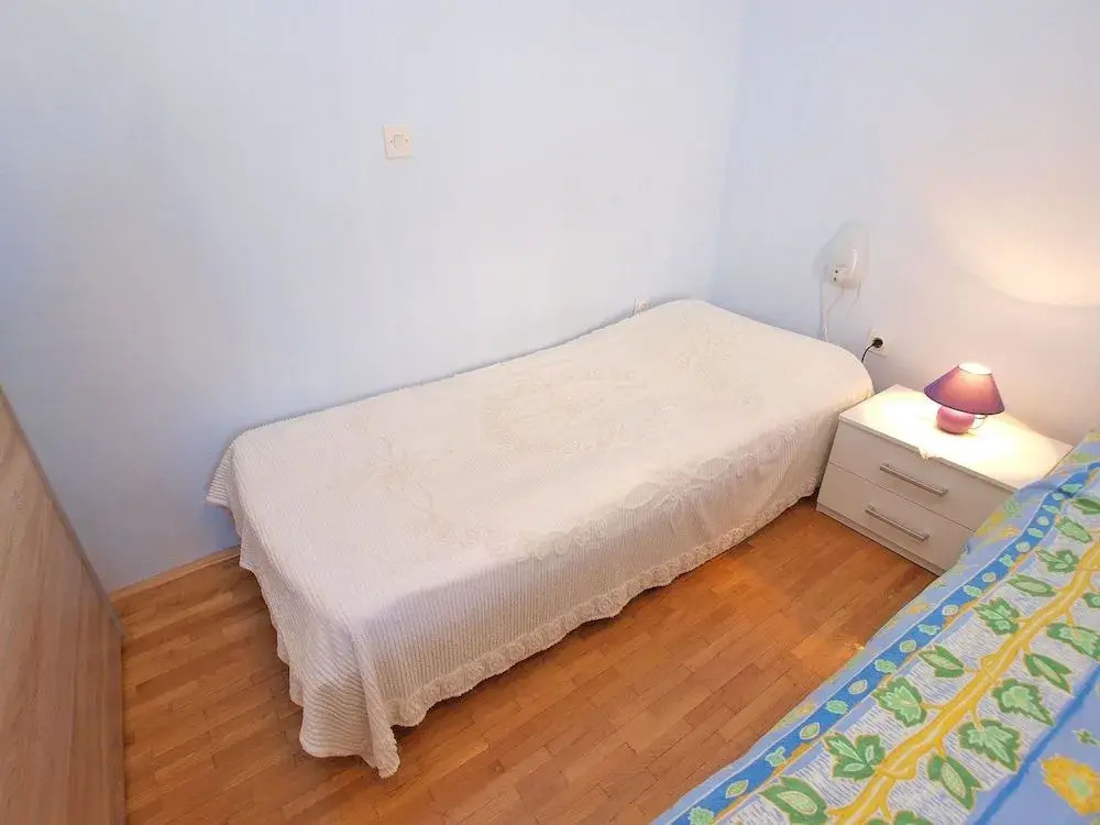 Apartment 757