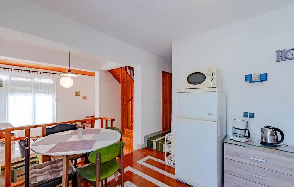 Stunning Home in Zavalatica With Wifi and 4 Bedrooms