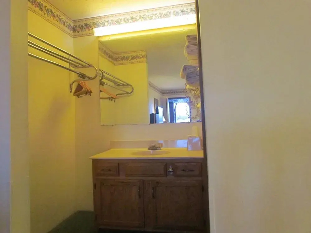 Travel Inn & Suites