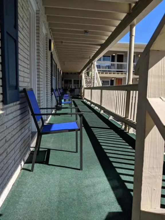 Crystal Sands Motel