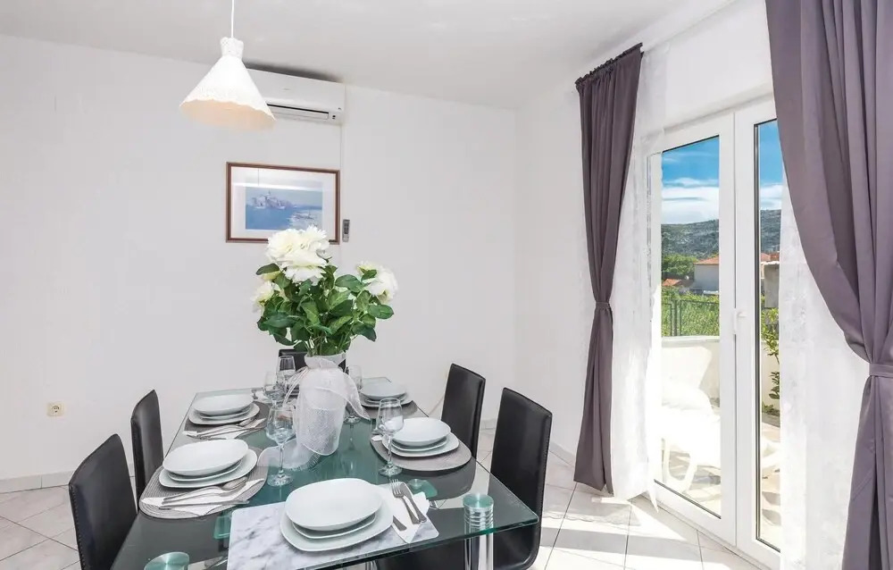 Beautiful Home in Poljica With Wifi and 3 Bedrooms
