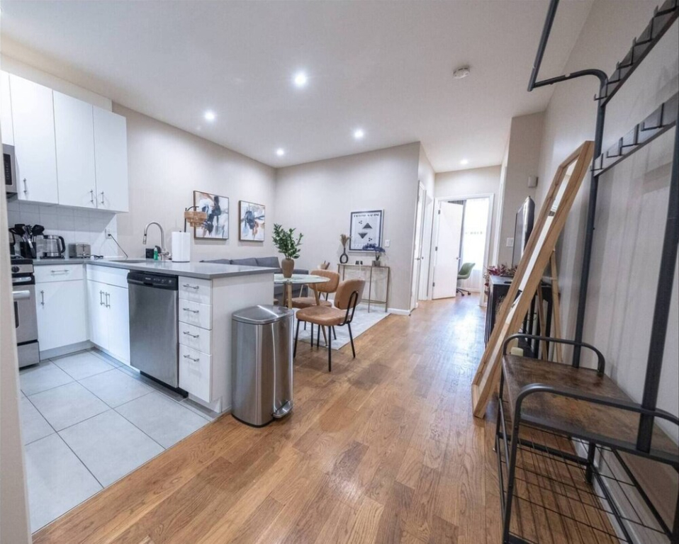 3 Bedroom Apartment Located In Manhattan