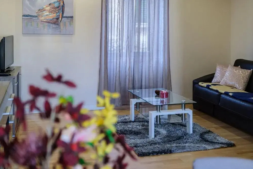 InMotion Luxury Rooms