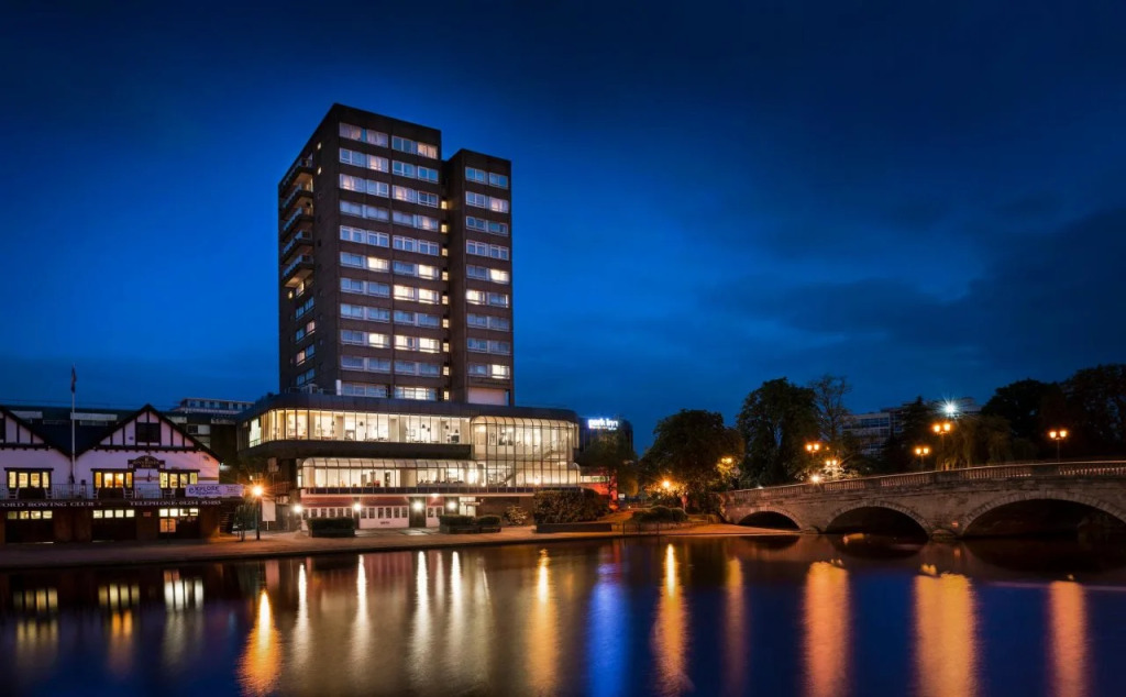 Отель Mercure Bedford Centre Hotel