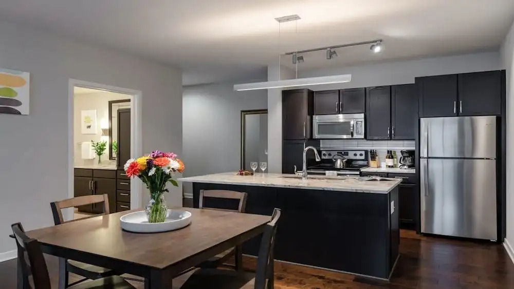 Bold CozySuites w/pool, gym, roof #3