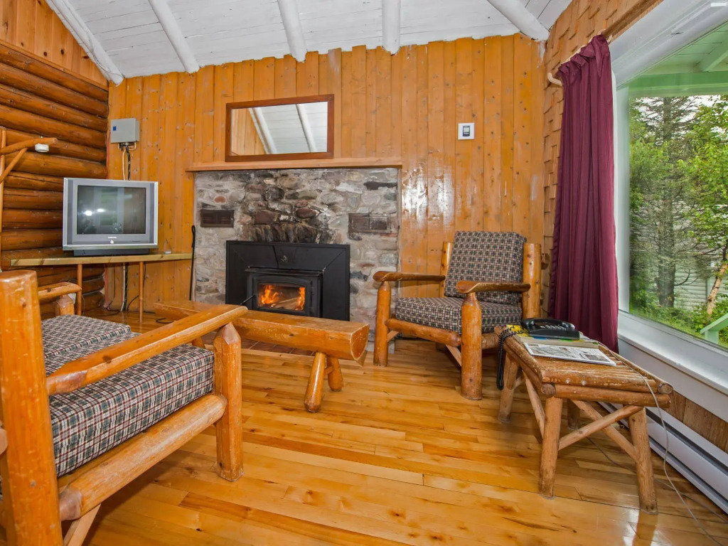 Au Pic de lAurore Motel-Chalets