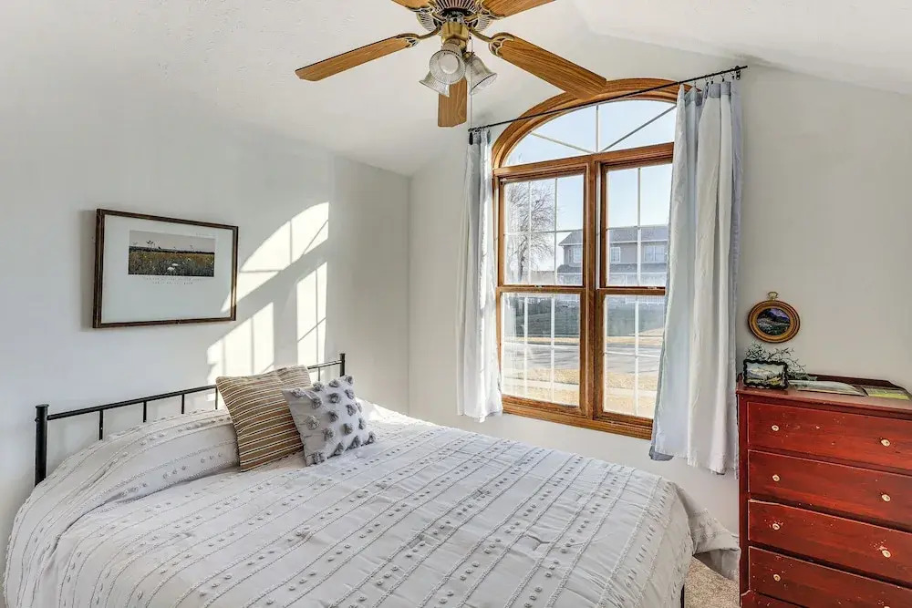 Spacious & Family Friendly! Lincoln Home w/ Deck