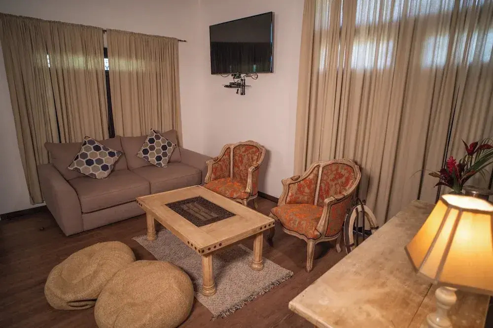 Ara Merú Lodge