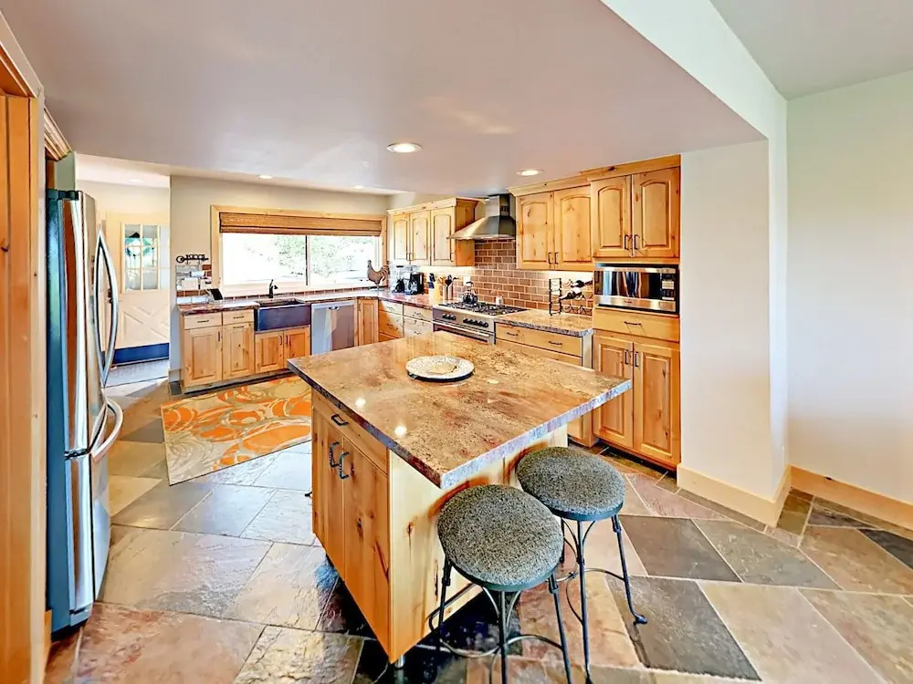 76 Vantage Court Condo 2 Bedrooms 2.5 Bathrooms Condo