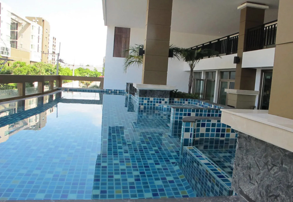 March Hotel