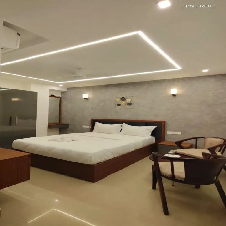 Royal Luxe Business Class Hotel