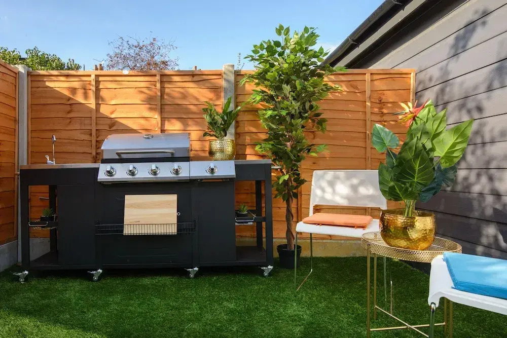 Luxury Versace 2 Bed, Hot Tub, Pool Table, Sky Tv