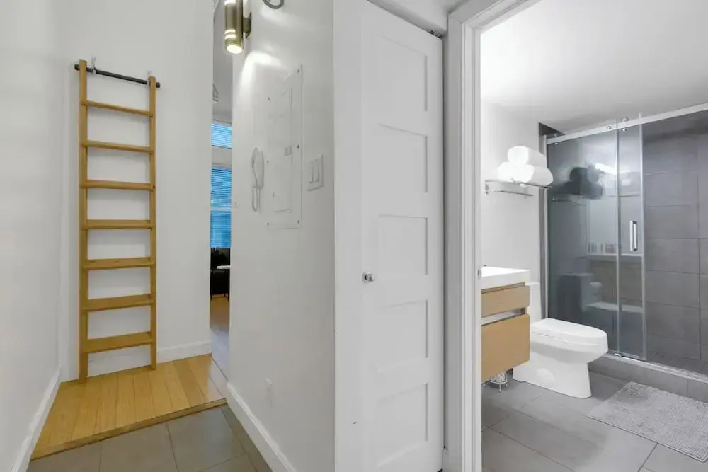LiV MTL Main Plateau Suites Near Downtown Montreal