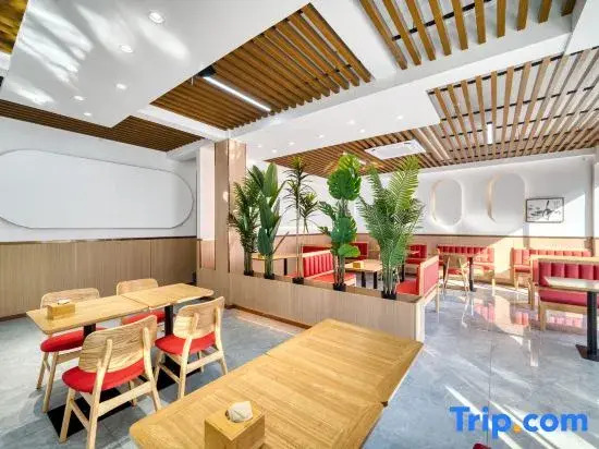 Toumi Light Luxury Hotel