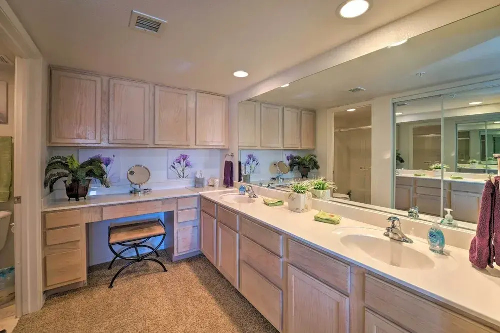 1 Mi to London Bridge: Condo w/ Pool Access