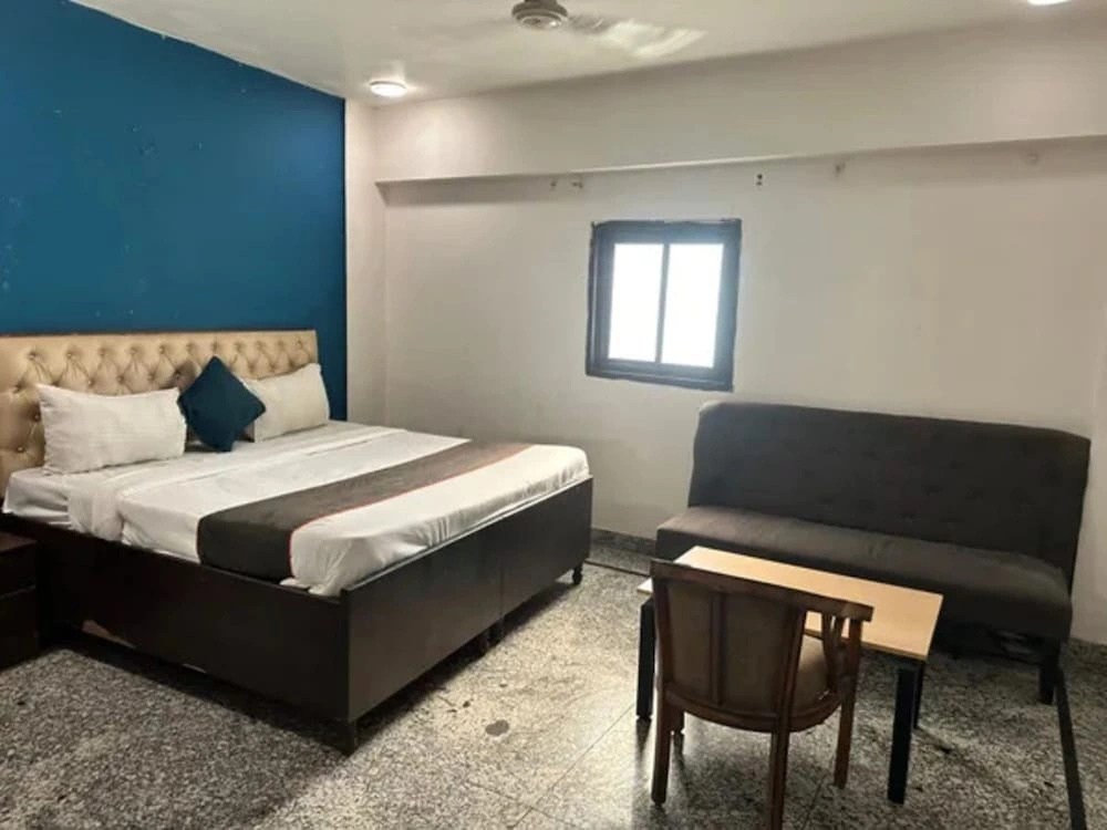 Fabhotel Wamson