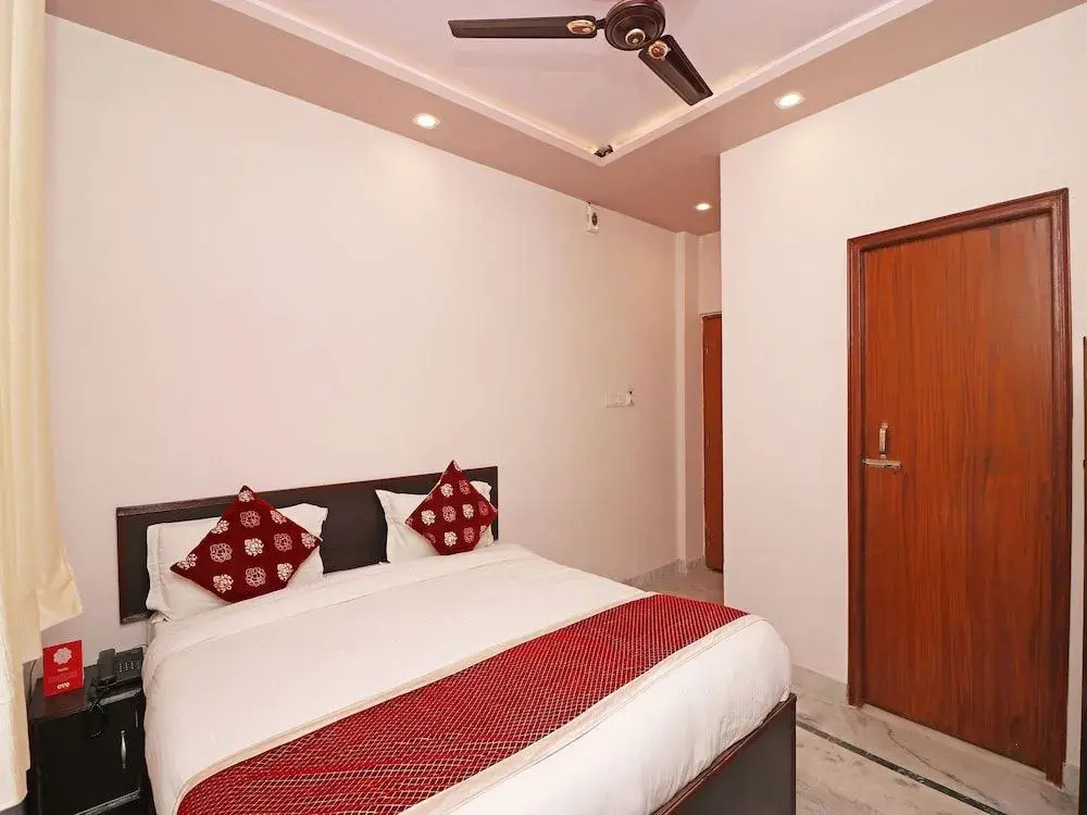Oyo 13136 Hotel Taj Ansh 2