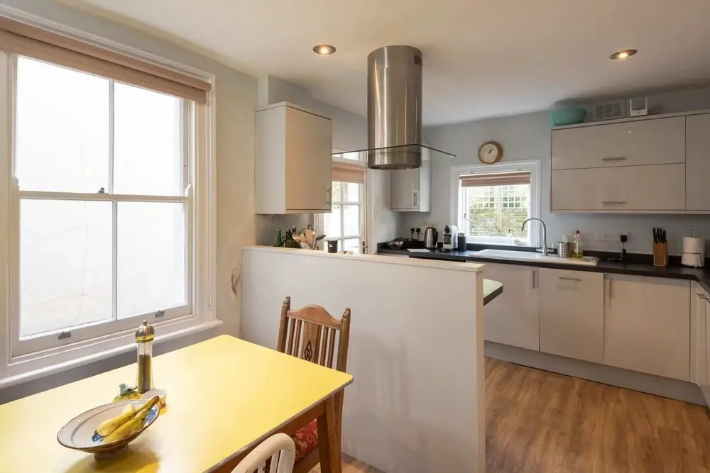 Cosy and Beautiful 2BR Flat Near Battersea Fits 4