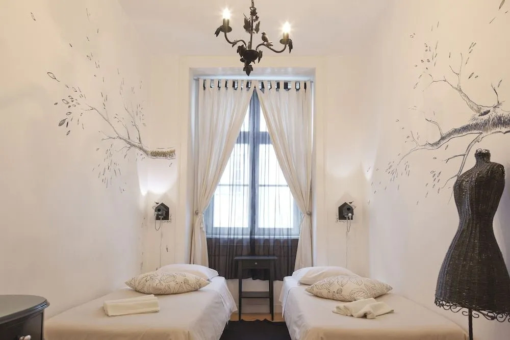 Living Lounge Hostel