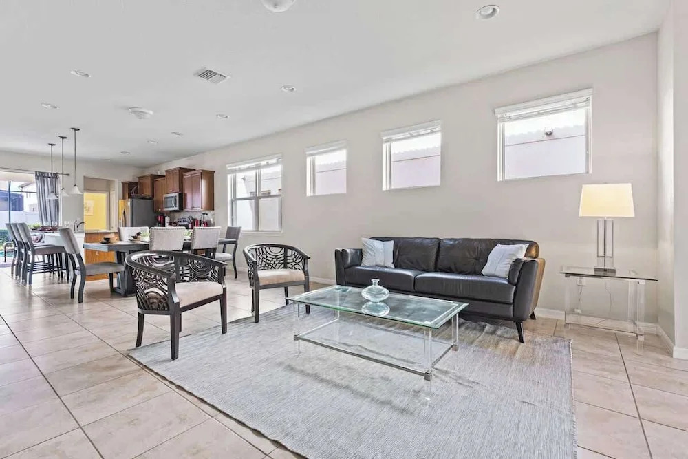 Pet Friendly Amazing 5 BR Sleeps 10