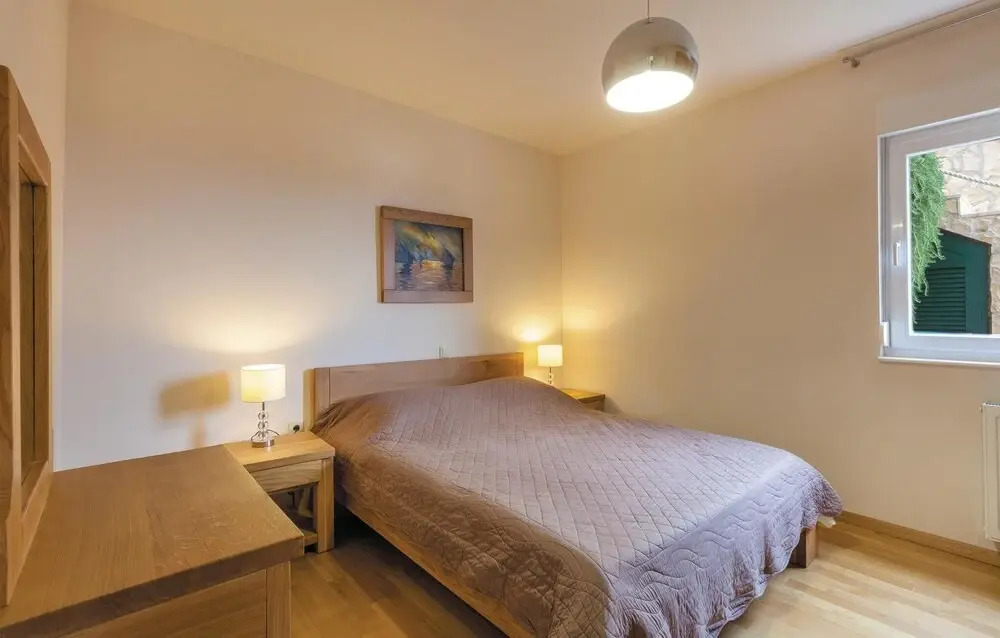 Beautiful Home in Makarska With Wifi and 7 Bedrooms