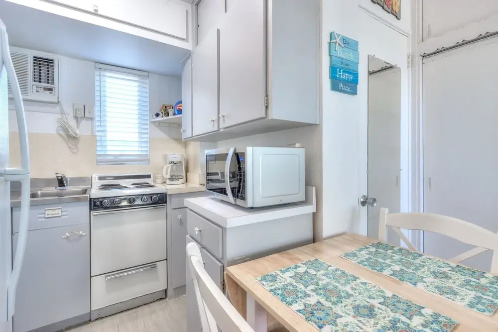 Tropic Terrace #56 - Beachfront Rental 1 Bedroom Condo by Redawning