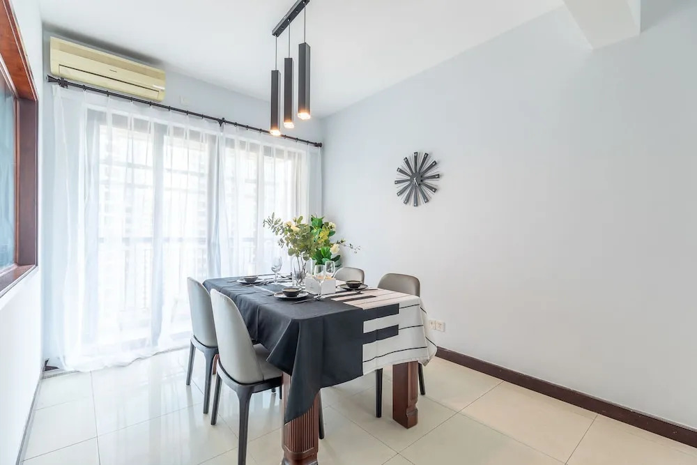 Locals Boutique Apartment Huafa Plaza 35