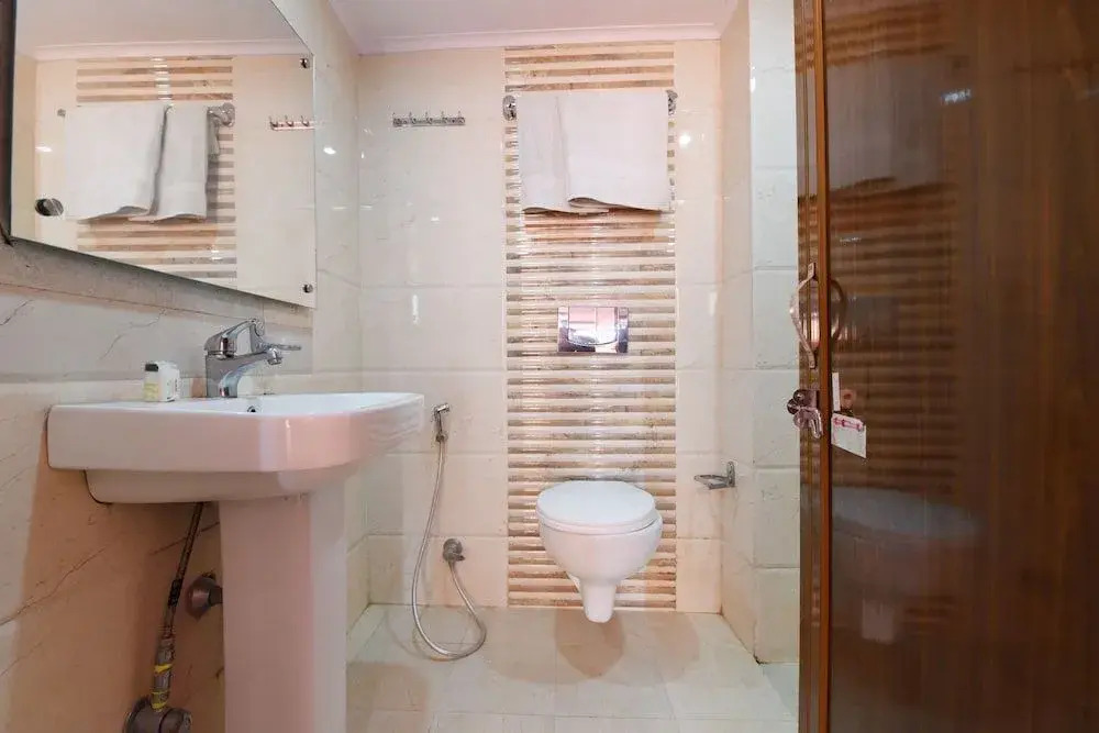 OYO 15765 Hotel Eve