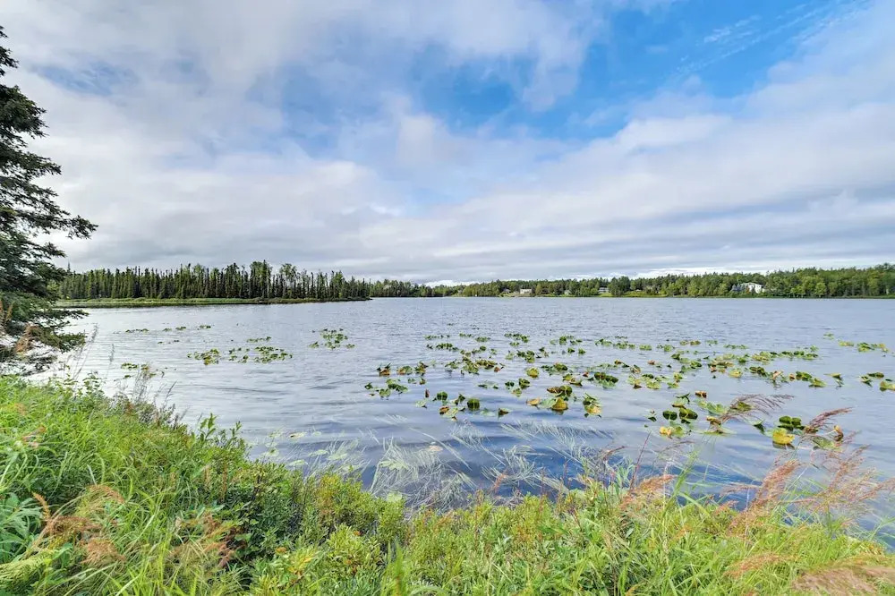 Spacious Soldotna Home w/ Mackey Lake Views