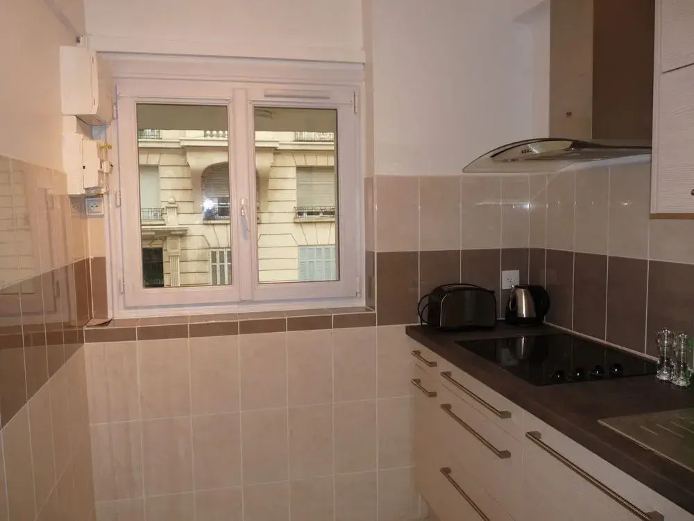 Apartment 82