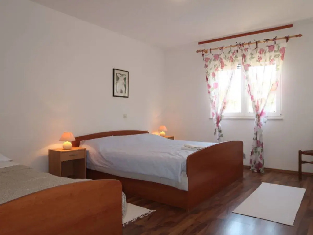 Apartment Dora Spiez 15205