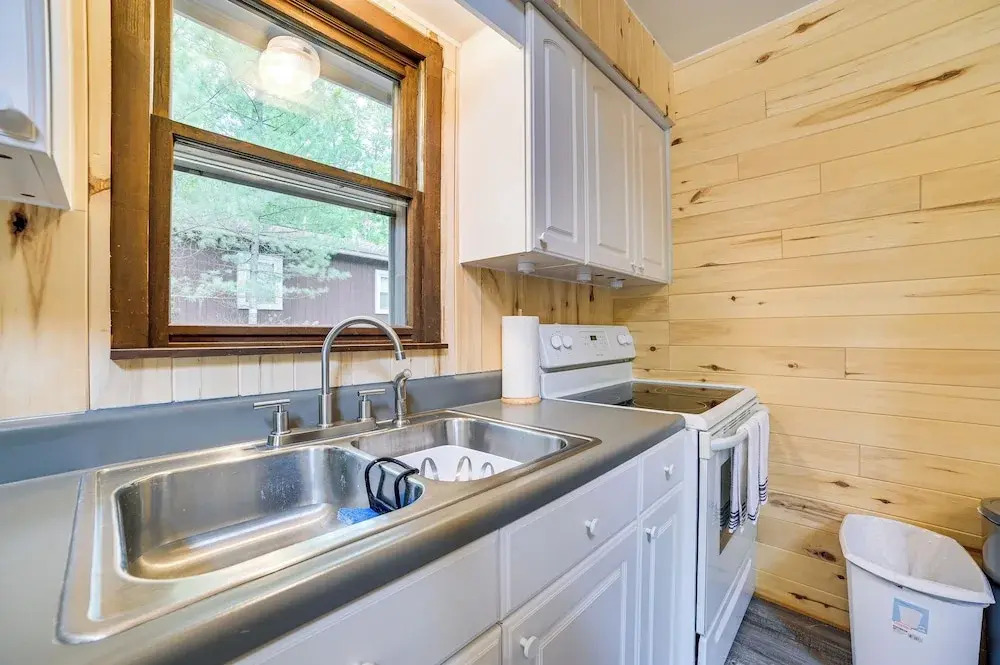 Family Roscommon Home - 3 Mi to Higgins Lake