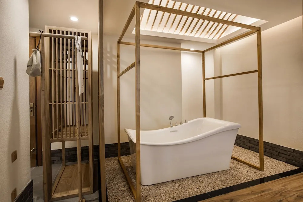Wuyishan Old Street Hill Lodge