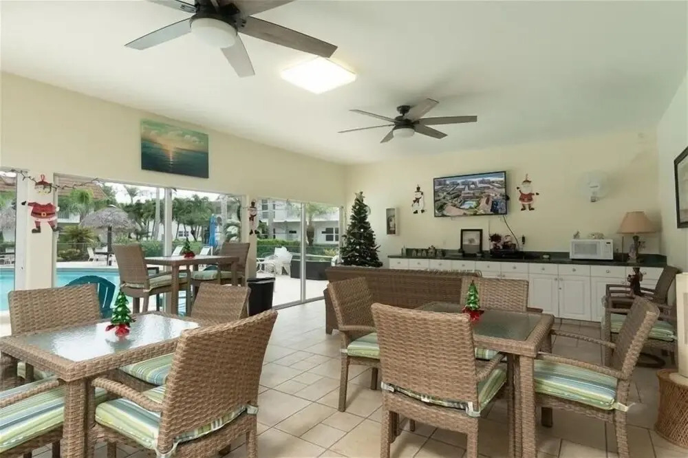 Seabreeze 2 Bedroom Home by Redawning
