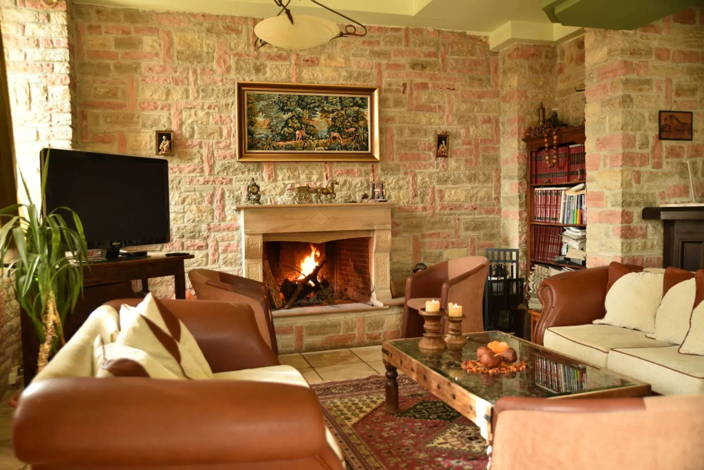 Mont Helmos Hotel