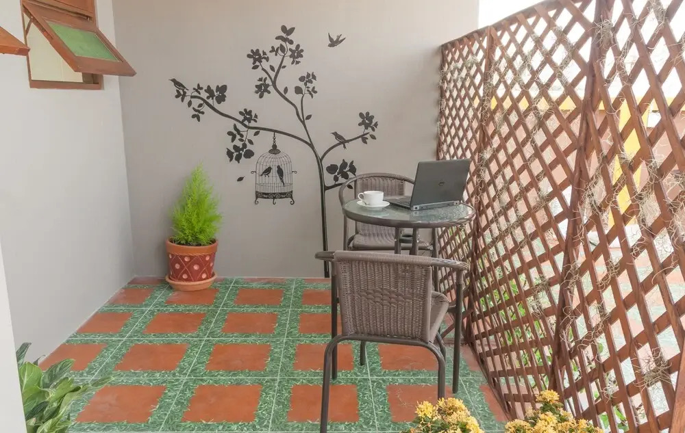 July Garden Inn