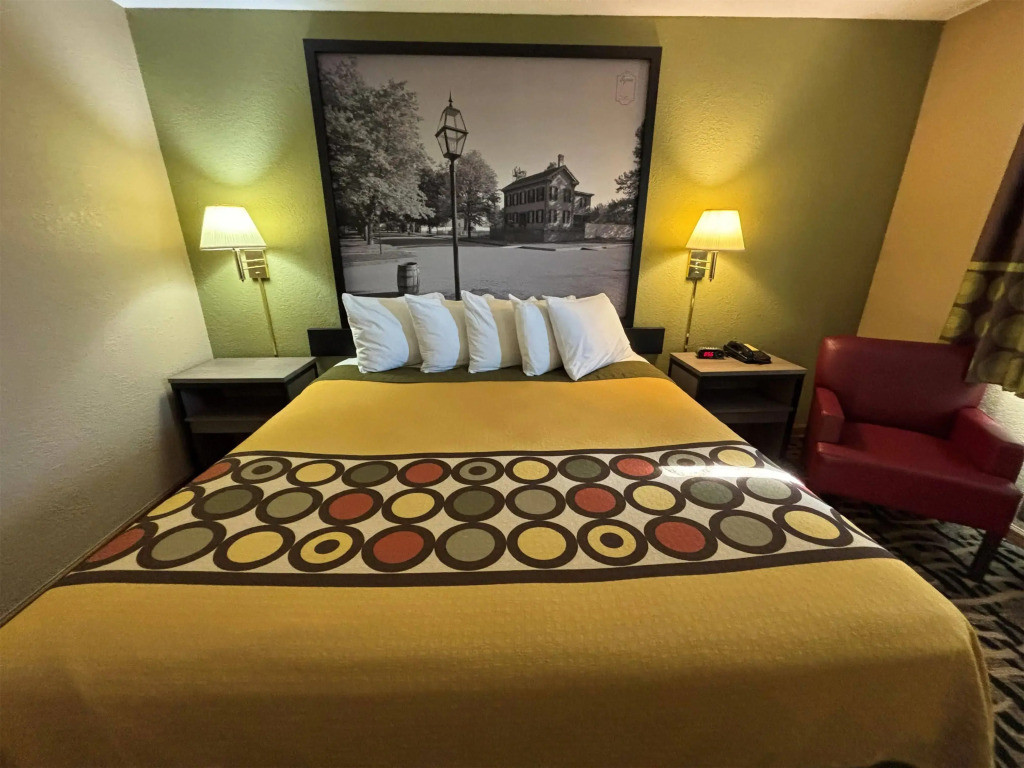 Super 8 by Wyndham McLean/Bloomington SW