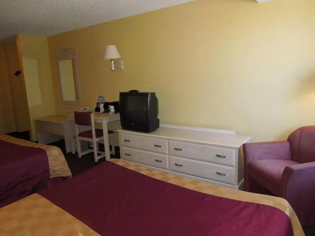 Super 8 Beachwood