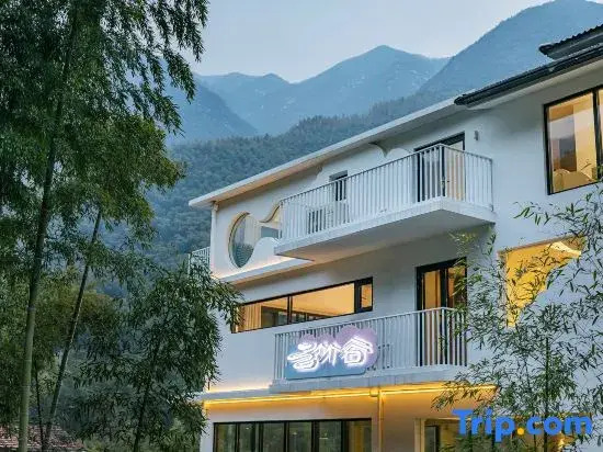 Yaojia｜Township see cloud bamboo Valley river hot spring guest house