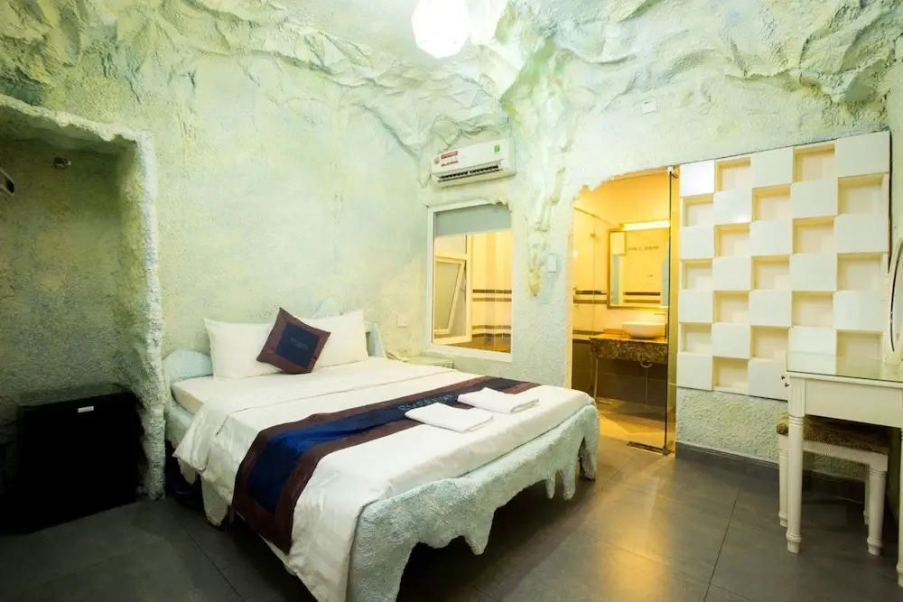 Everest Hotel HCM