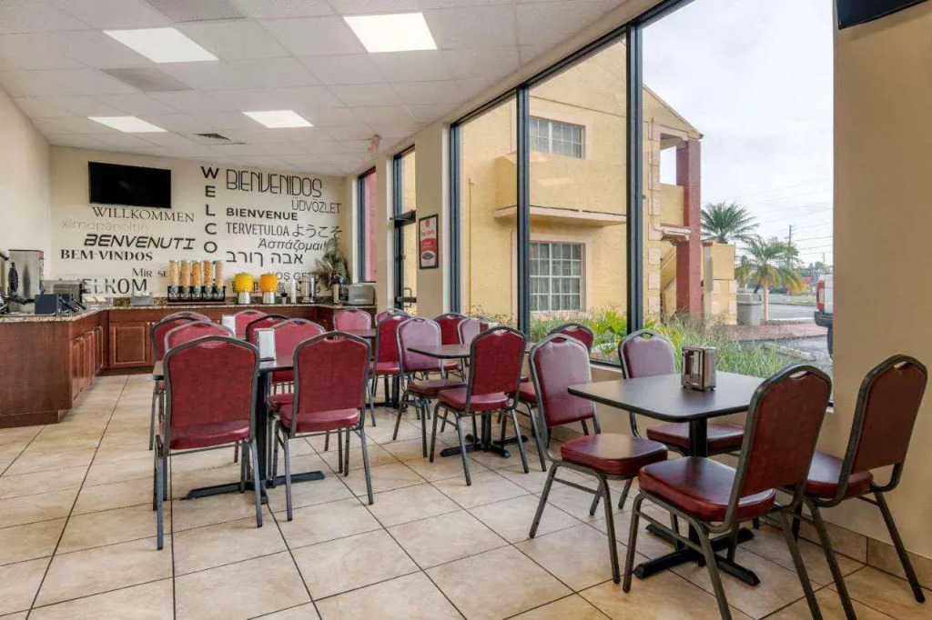 Econo Lodge Inn And Suites Near Florida Mall