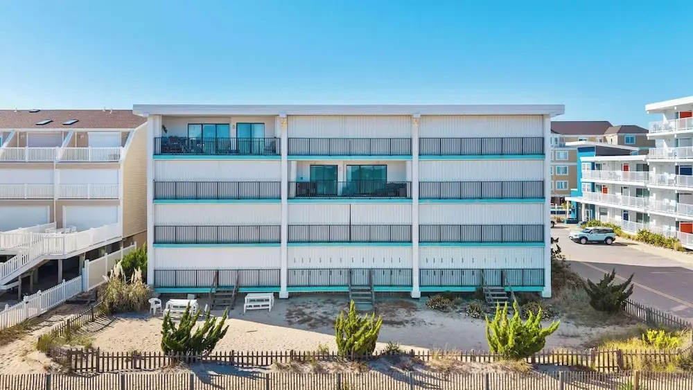 Mariner 1 3M Oceanfront 2BR Condo, Balcony Views & Modern Comfort