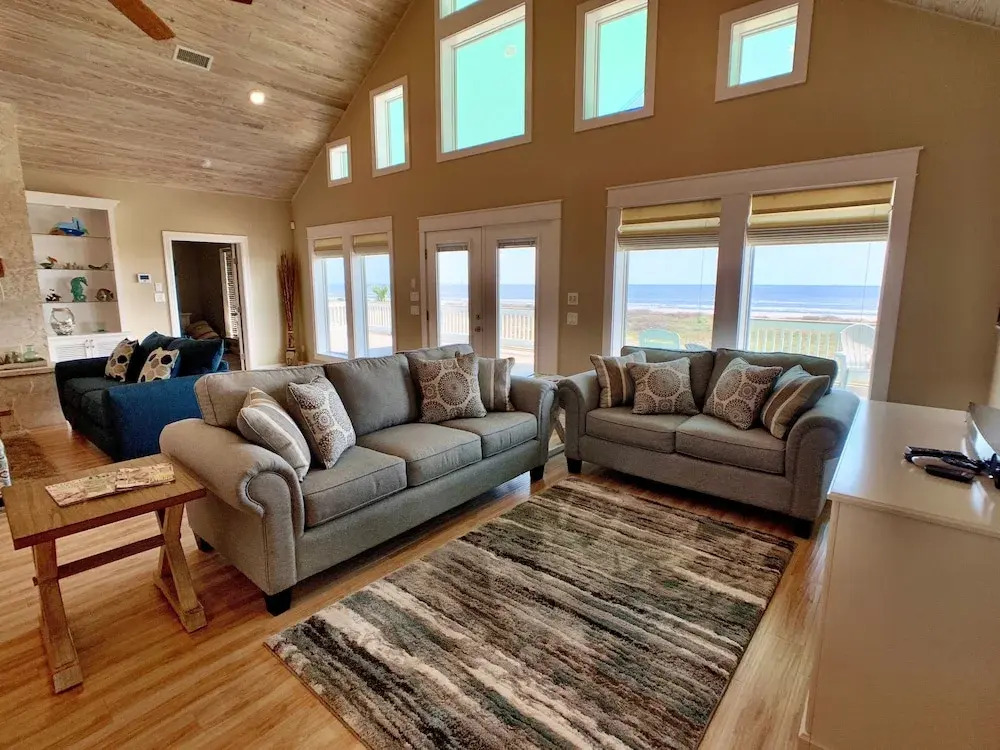 Gulf Pearl by RedAwning