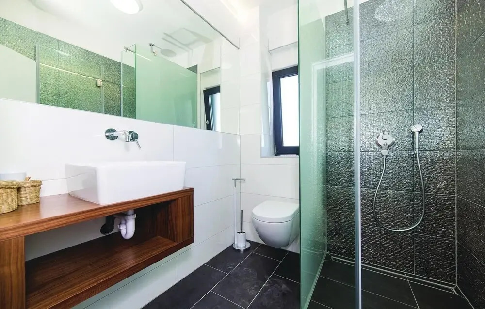 Amazing Home in Kastel Novi With Wifi and 8 Bedrooms