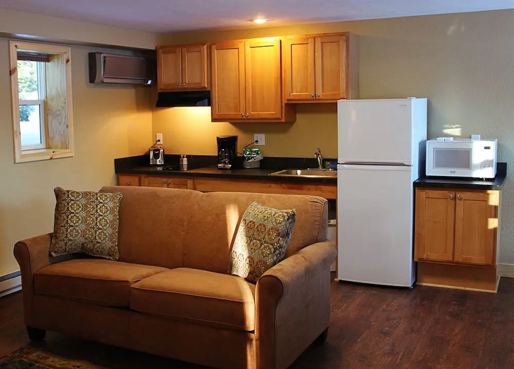 Tahquamenon Suites Lodging