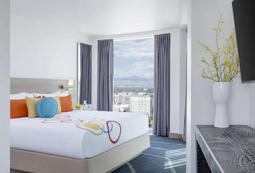 The Art Hotel Denver, Curio Collection by Hilton